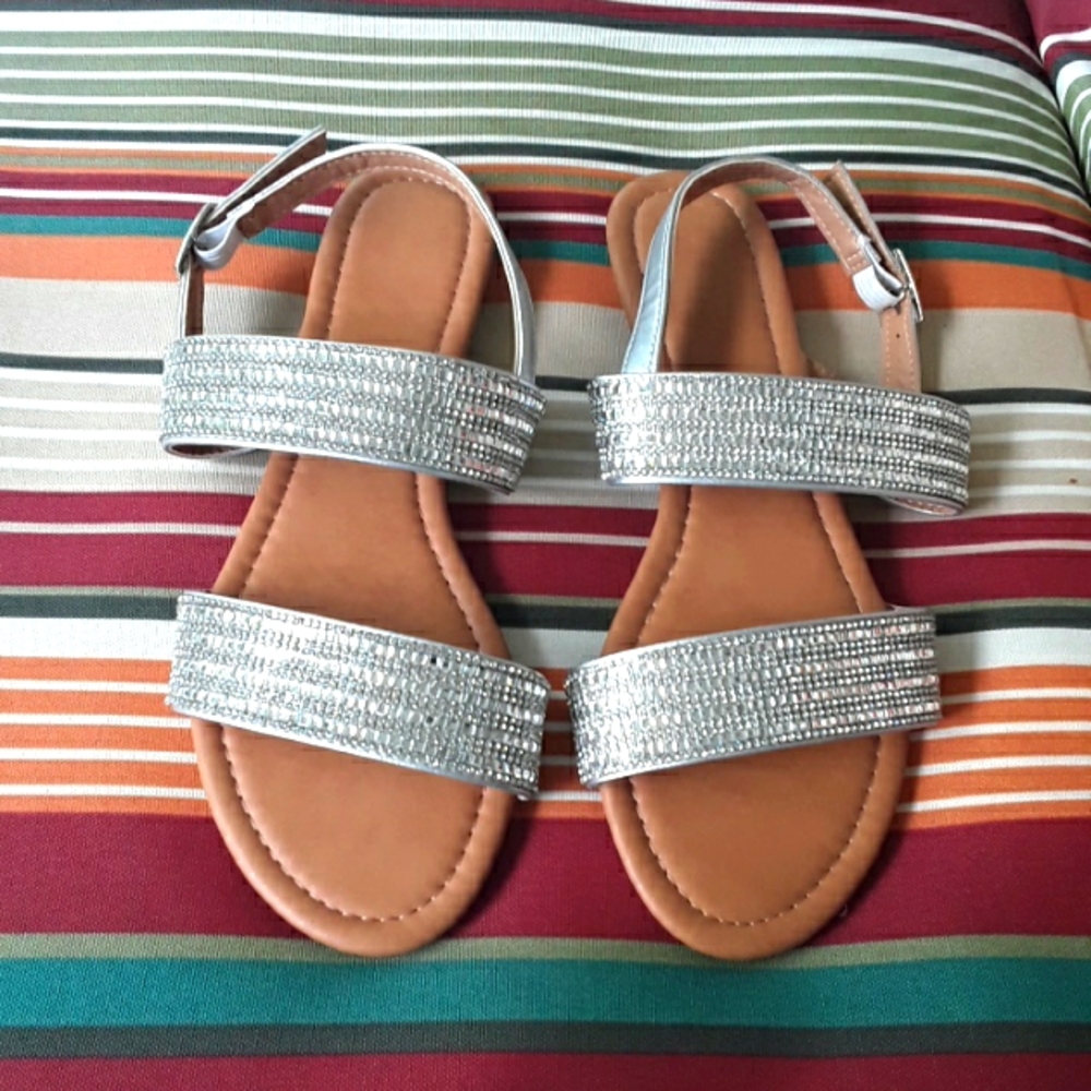 NWT Avon Double strap shimmer sandals sz 8